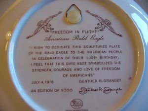 Hutschenreuther American Bald Eagle Collectors Plate, Freedom in Flight, Gold Trim on Rim, 1976 by Gunther Granget, Limited Edition of 5000, 3-D 10" Plate