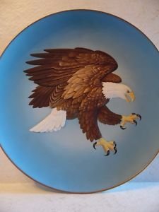 Hutschenreuther American Bald Eagle Collectors Plate, Freedom in Flight, Gold Trim on Rim, 1976 by Gunther Granget, Limited Edition of 5000, 3-D 10" Plate