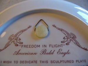 Hutschenreuther American Bald Eagle Collectors Plate, Freedom in Flight, Gold Trim on Rim, 1976 by Gunther Granget, Limited Edition of 5000, 3-D 10" Plate